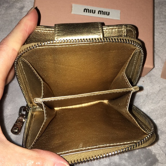 ⭐️2X⭐️❤️HOST💋PICK❤️Authentic MIU MIU Wallet - Picture 7 of 8